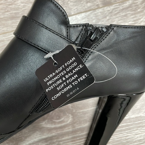 NWT East 5th EF Emmelie Black Booties Memory Foam Buckle Heeled 6 - Picture 5 of 16